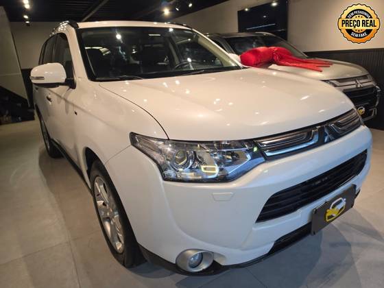 MITSUBISHI OUTLANDER 3.0 GT 4X4 V6 24V GASOLINA 4P AUTOMÁTICO MITSUBISHI OUTLANDER 3.0 GT 4X4 V6 24V GASOLINA 4P AUTOMÁTICO